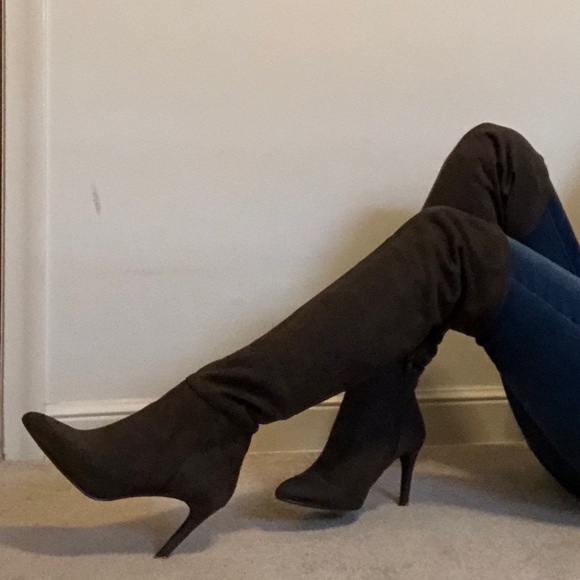 over the knee boots - Picture 3 of 8